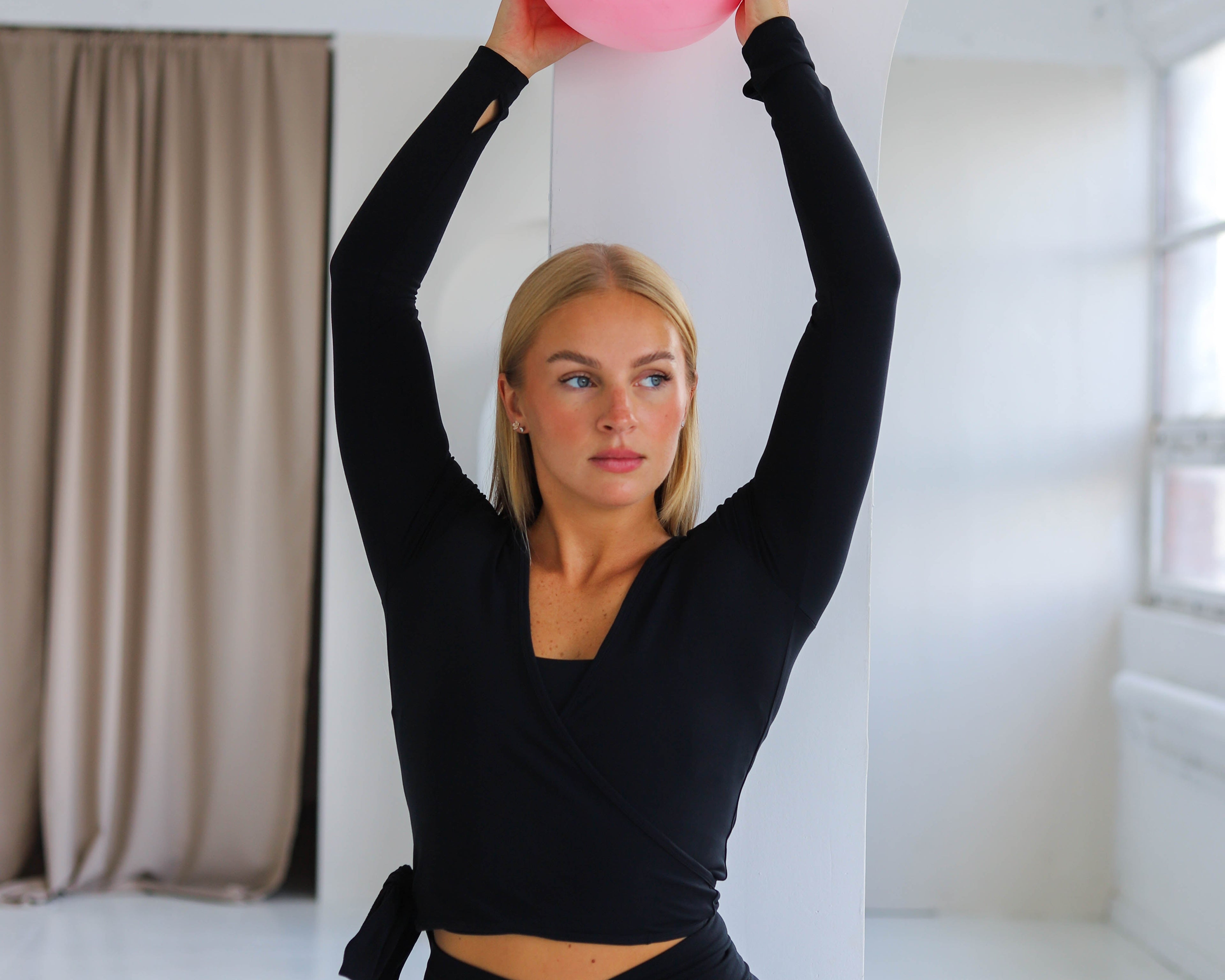 Second Skin Black High Waist V-Shaped Pilates Shorts